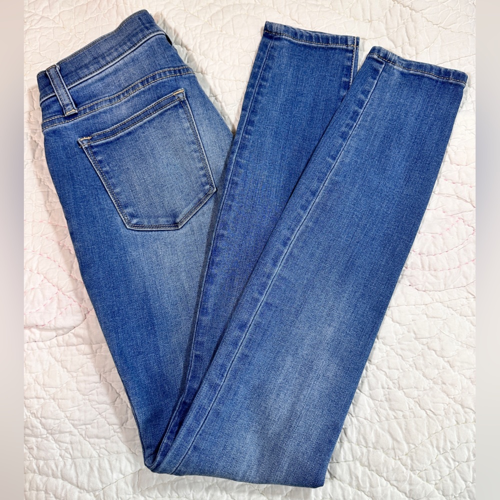 LILA RYAN | Mid rise Distressed wash skinny jeans